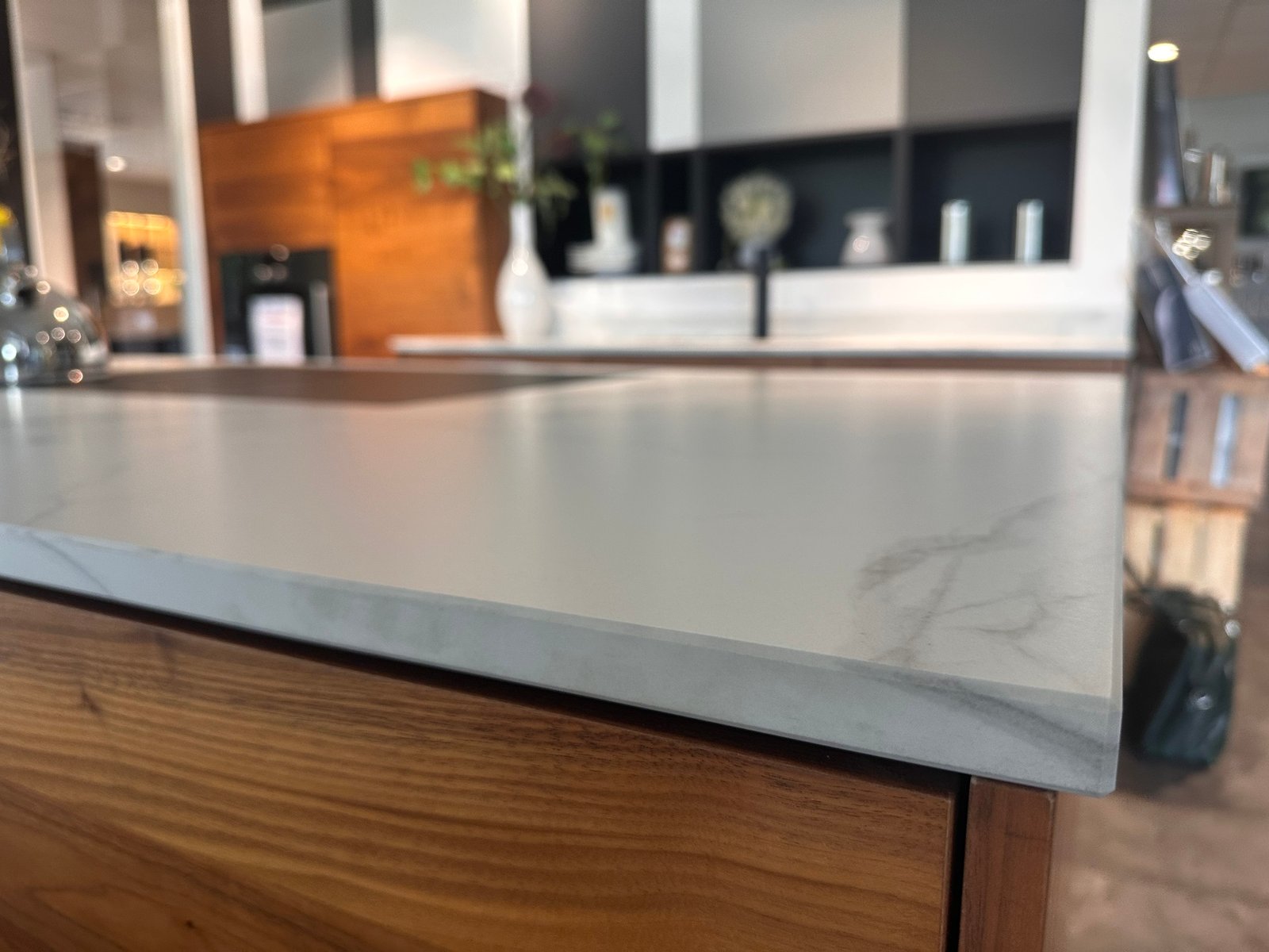 20mm Bianco Rumeno Countertop Detail