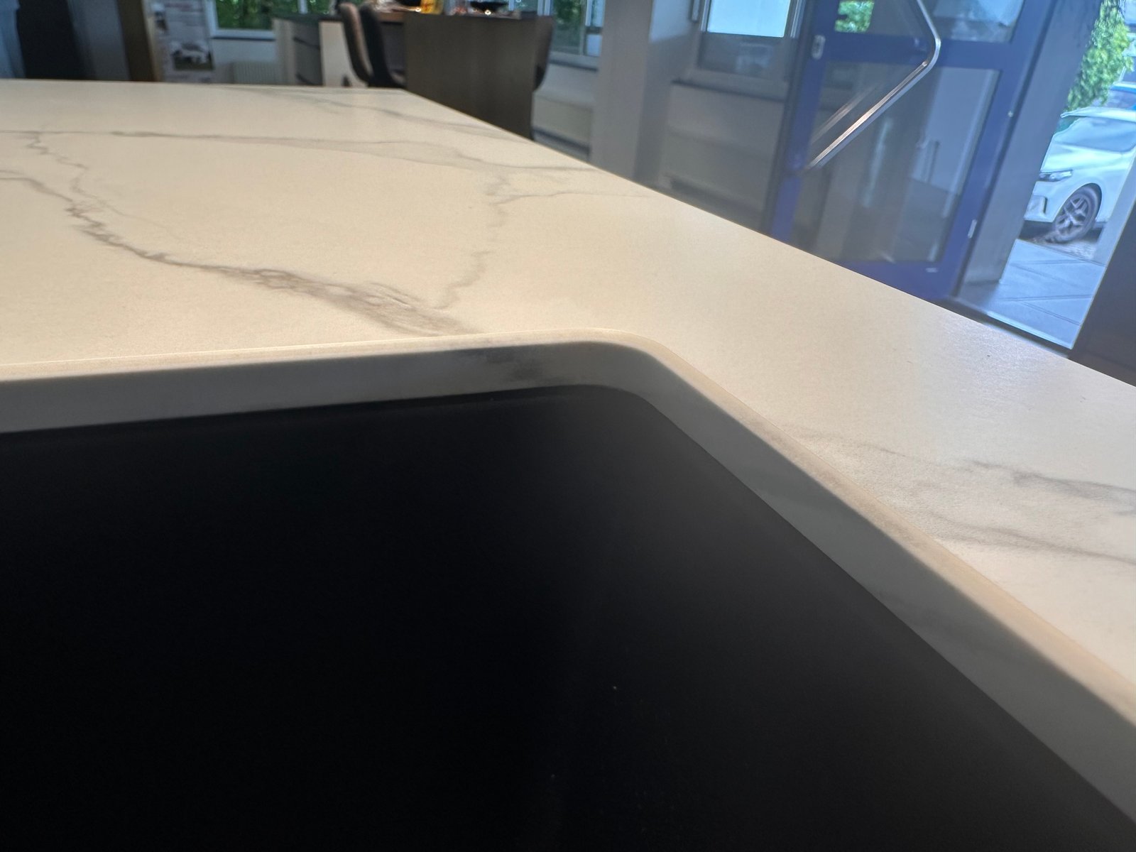 20mm Bianco Rumeno Countertop Finish